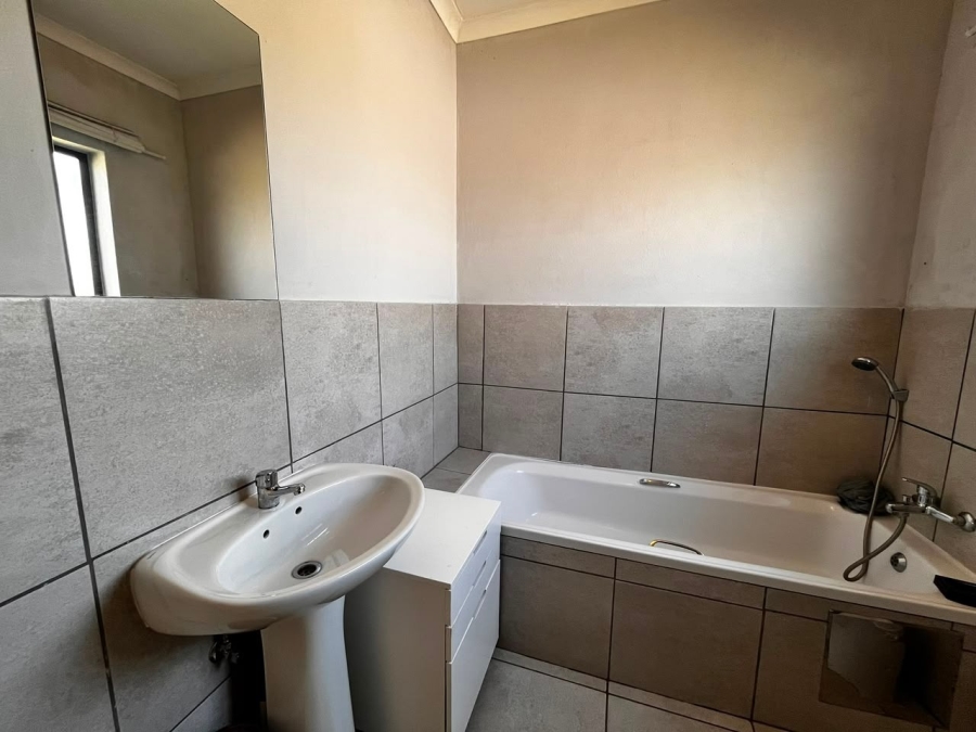 To Let 2 Bedroom Property for Rent in Waterval East North West